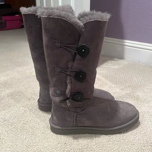 Ugg- Bailey button triplet boot